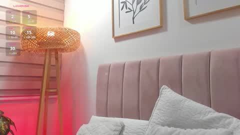 Sara Vanegas online show from November 12, 12:05 pm