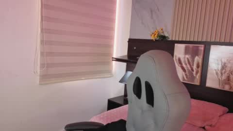 misscheelsee_as online show from October 15, 2:50 pm