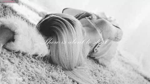 Snapshot of misschloe__ chatting on October 26, 11:31 pm Chloe freelance model Please your thumbs up are important online show from October 26, 11:31 pm