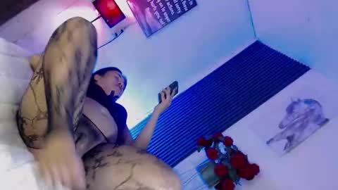 Nicole online show from October 11, 5:50 am