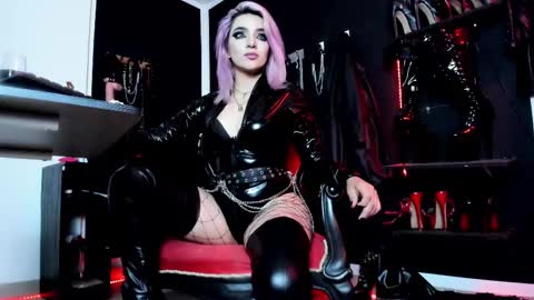 Snapshot of missdarklady chatting on March 4, 11:54 pm Missdarklady online show from March 4, 11:54 pm