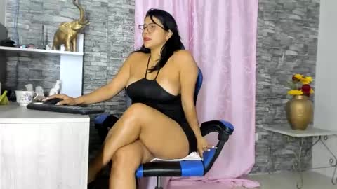 Snapshot of missdeborah20 chatting on October 23, 12:54 am missdeborah20 online show from October 23, 12:54 am