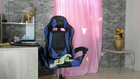 Snapshot of missdeborah20 chatting on November 12, 2:39 pm missdeborah20 online show from November 12, 2:39 pm