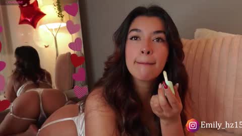 Snapshot of missemily_11 chatting on February 16, 9:27 am Yuliana online show from February 16, 9:27 am