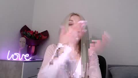 Snapshot of missemma1111 chatting on February 5, 9:50 pm EMMA online show from February 5, 9:50 pm