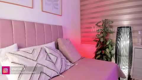 Snapshot of missesmeralda chatting on July 20, 11:07 pm Julieta Arboleda but i like call me esme online show from July 20, 11:07 pm