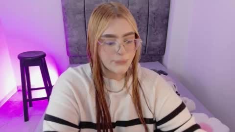 missevans_ online show from December 21, 9:38 am