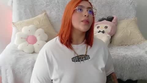 missevans_ online show from April 14, 8:26 pm