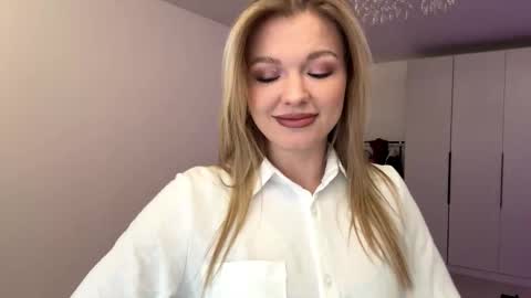 Snapshot of missfit_ chatting on January 8, 9:33 am Viola online show from January 8, 9:33 am