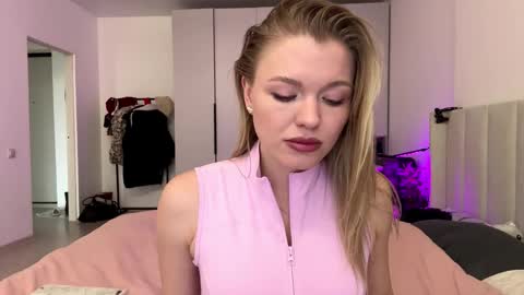 Snapshot of missfit_ chatting on January 14, 7:58 am Viola online show from January 14, 7:58 am