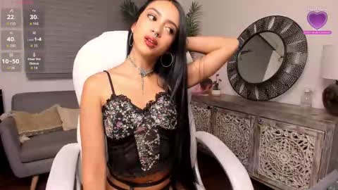 Amelia Leon online show from November 24, 1:00 pm
