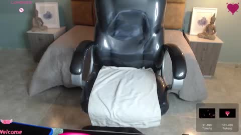 Snapshot of missgomezz_ chatting on December 10, 8:30 am Maria Gomezz online show from December 10, 8:30 am