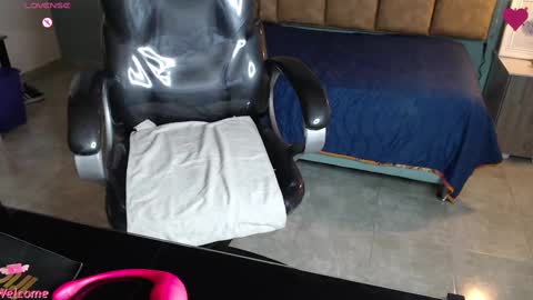 Snapshot of missgomezz_ chatting on December 17, 3:39 am Maria Gomezz online show from December 17, 3:39 am