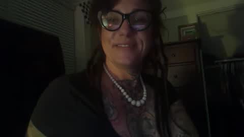 misshoneybadger333 online show from November 15, 4:21 am