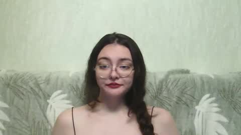 Snapshot of missis_mona chatting on December 8, 4:04 am missis mona online show from December 8, 4:04 am