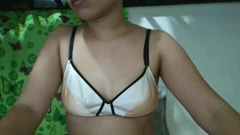 Snapshot of missjona08 chatting on April 27, 12:08 am Jona online show from April 27, 12:08 am