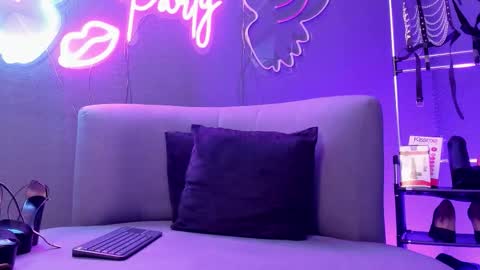 misskathyfox online show from October 29, 4:42 pm