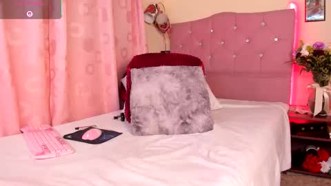 Snapshot of misskendall_hot chatting on October 28, 8:33 pm online show from October 28, 8:33 pm