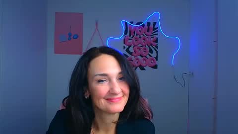 Snapshot of misskristyyy chatting on February 13, 12:23 pm Christina online show from February 13, 12:23 pm