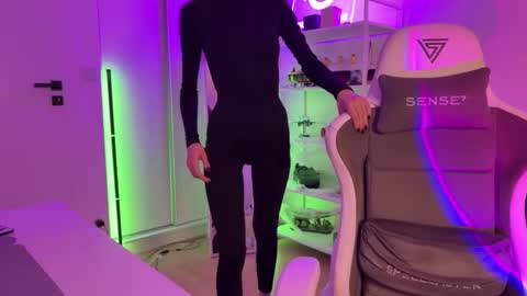 misslalii online show from November 7, 6:08 pm