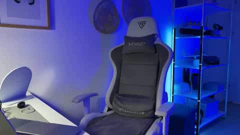 misslalii online show from April 14, 6:47 pm