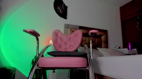 Lucye Robbie online show from December 14, 1:39 am