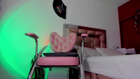 Lucye Robbie online show from December 15, 2:30 am