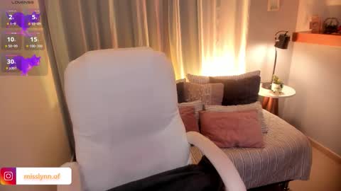 i am lyn online show from March 21, 5:23 am