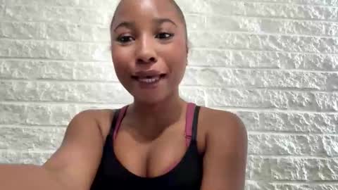 Snapshot of missmarimac chatting on March 11, 4:02 pm missmarimac online show from March 11, 4:02 pm