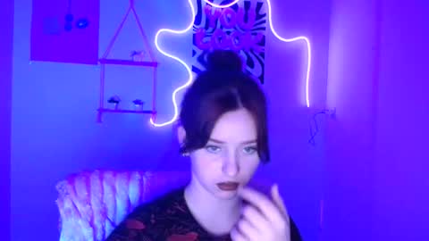 Mia online show from November 26, 7:04 pm