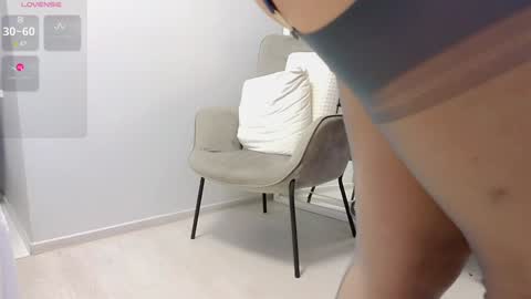 Snapshot of missmiamor chatting on December 16, 5:11 pm Mia online show from December 16, 5:11 pm