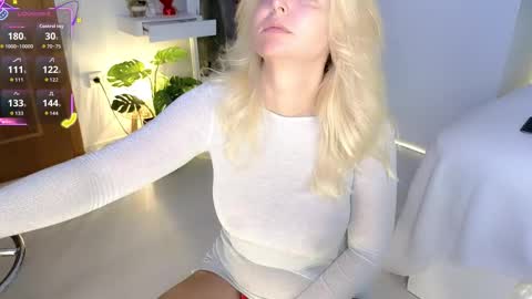 Snapshot of missmiamor chatting on September 20, 9:21 am Mia online show from September 20, 9:21 am