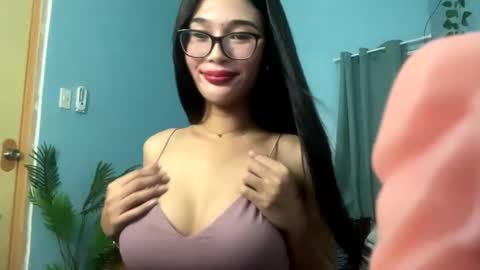 missminervaa online show from October 5, 3:54 pm