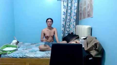 missminervaa online show from April 16, 8:09 pm