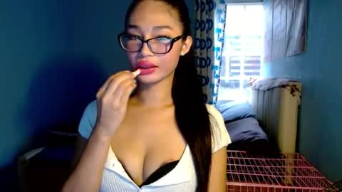 Snapshot of missminervaa chatting on July 27, 8:10 am missminervaa online show from July 27, 8:10 am