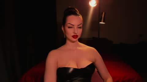 Snapshot of missmirandagd chatting on May 2, 7:30 pm online show from May 2, 7:30 pm