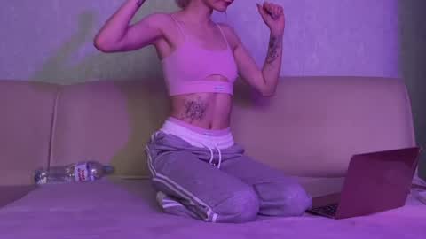 missmiroslava online show from March 23, 8:40 am