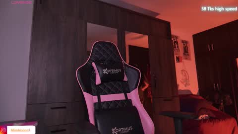 Snapshot of missmoonn chatting on February 1, 5:11 pm MissMoon online show from February 1, 5:11 pm