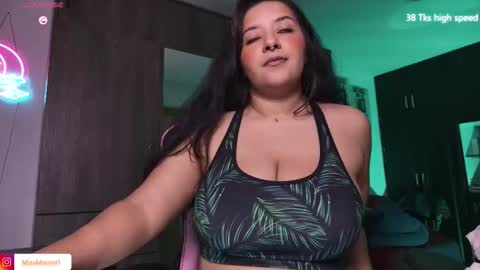 Snapshot of missmoonn chatting on February 13, 7:32 pm MissMoon online show from February 13, 7:32 pm