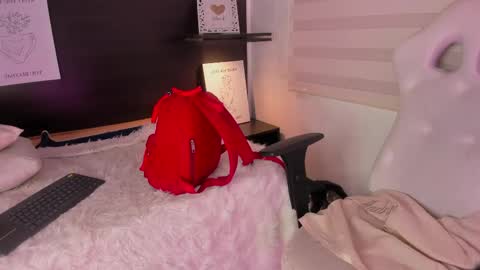 insta miss nickeloo online show from February 22, 8:42 pm
