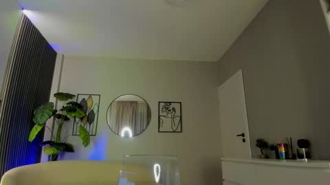 Snapshot of missobsidian chatting on February 19, 9:00 pm Miss Obsidian online show from February 19, 9:00 pm