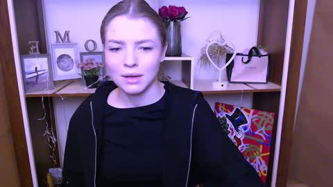 Snapshot of missoliviaa_ chatting on December 24, 8:11 am Olivia online show from December 24, 8:11 am