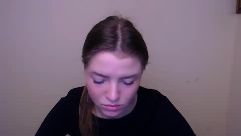 Snapshot of missoliviaa_ chatting on February 12, 9:31 am Olivia online show from February 12, 9:31 am