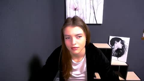 Snapshot of missoliviaa_ chatting on November 8, 8:03 am Olivia online show from November 8, 8:03 am