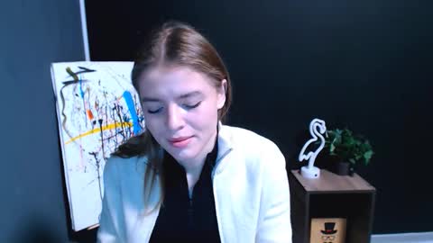 Snapshot of missoliviaa_ chatting on November 21, 5:00 pm Olivia online show from November 21, 5:00 pm