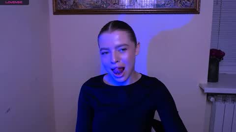 Snapshot of missoliviaa_ chatting on December 15, 1:48 pm Olivia online show from December 15, 1:48 pm