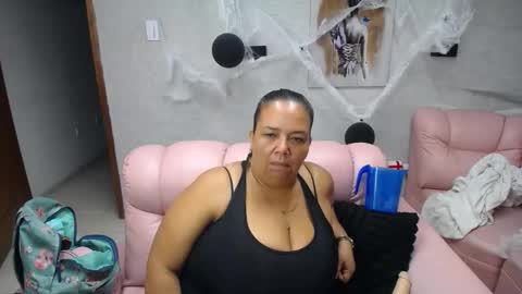 Snapshot of misspenelopenipples chatting on October 31, 12:17 pm Penelope online show from October 31, 12:17 pm