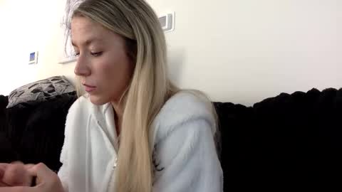 Alyssa online show from May 6, 3:17 pm