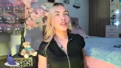 ... Independent model online show from July 26, 11:33 pm