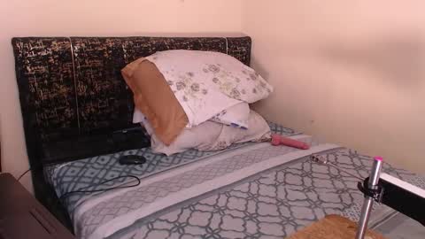 missthighsohmy online show from October 18, 8:48 am